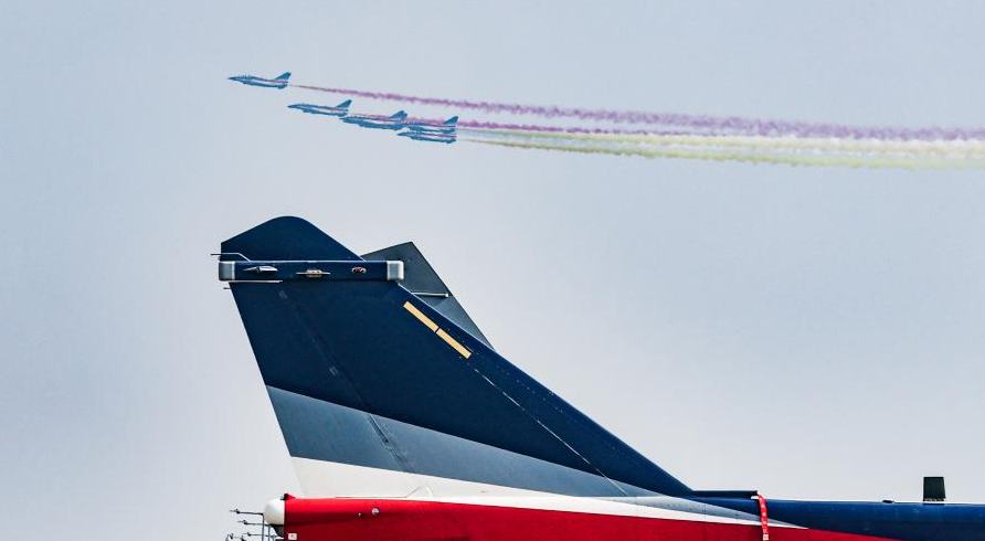 Tim Aerobatik PLA Jalankan Penerbangan Pengesahan Sebelum Singapore Airshow