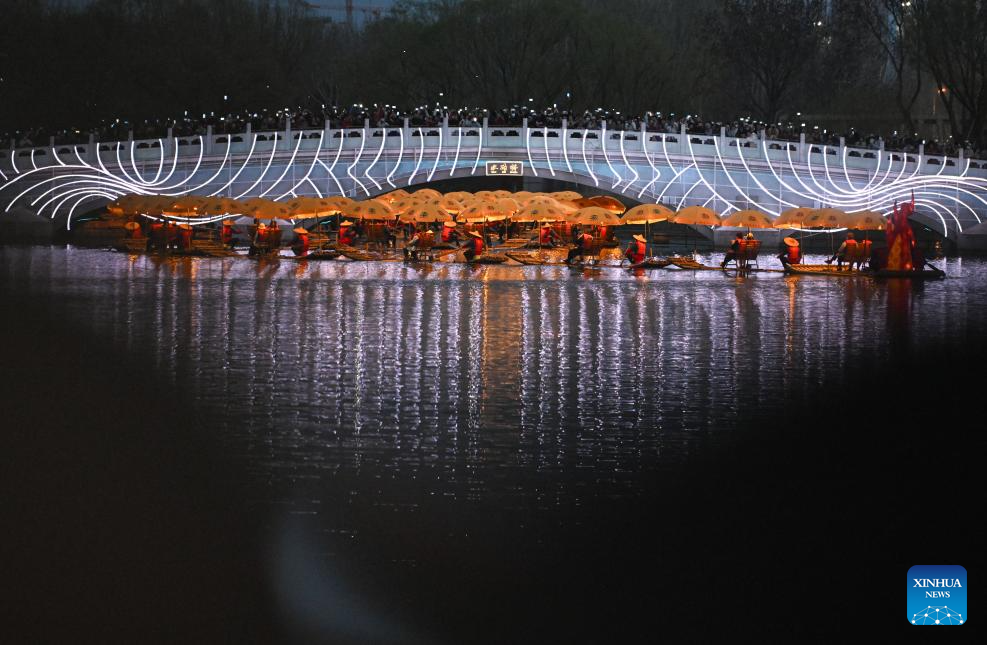 Foto yang diambil pada 22 Mac 2026 ini memaparkan satu persembahan rakyat di sungai Liangma, Beijing, ibu kota China. (Xinhua/Chen Zhonghao)