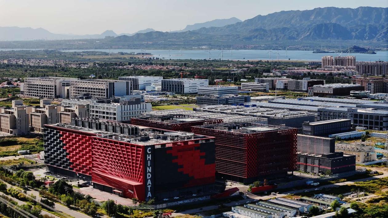 Foto menunjukkan sebuah taman perindustrian data besar di Zhangjiakou, provinsi Hebei, utara China. (Foto/Chen Xiaodong)