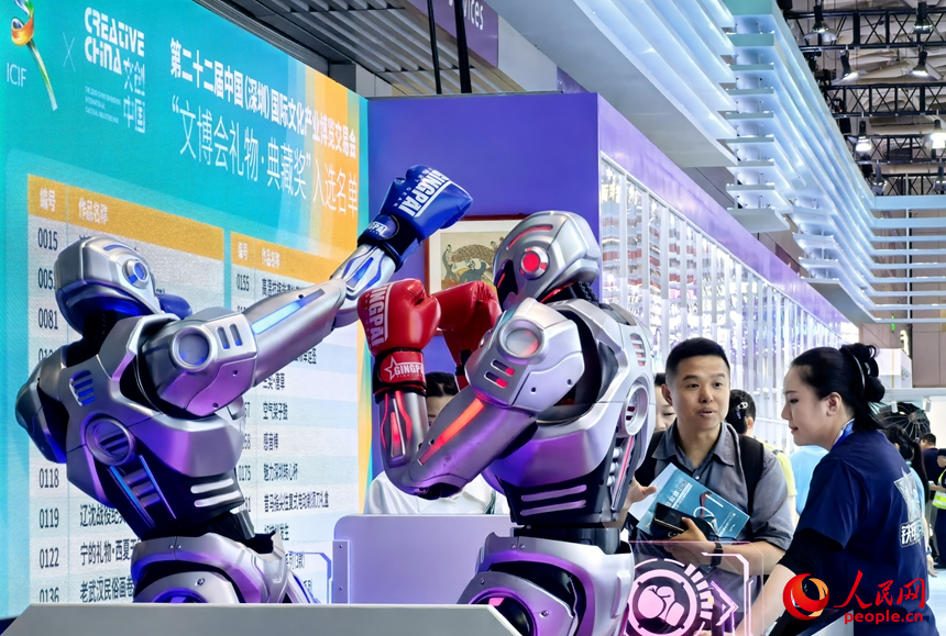 Pameran robot tinju. (Liu Senjun/People's Daily Online)