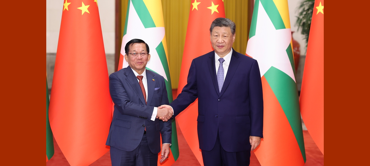 Xi Jinping Bertemu Presiden Myanmar di Beijing