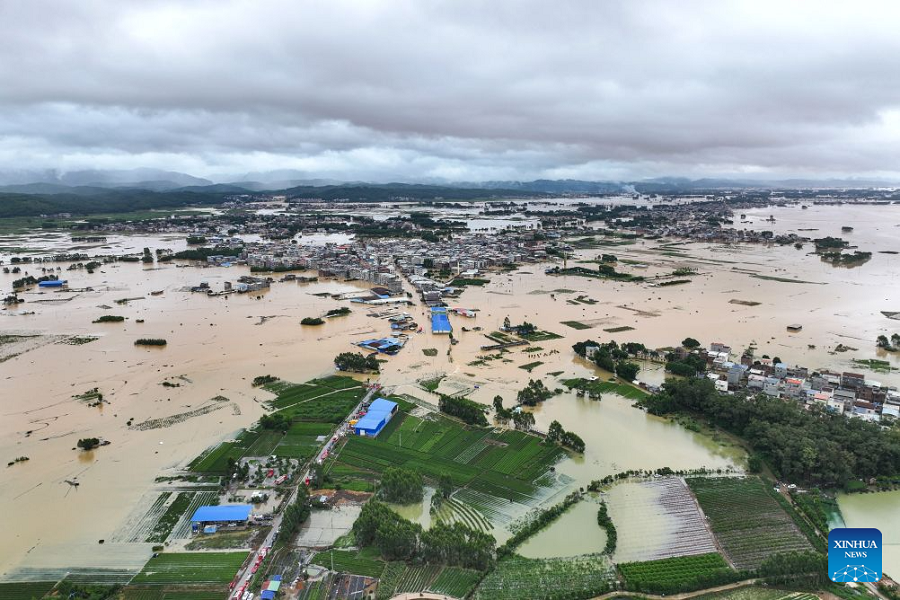Foto dron pada 6 Julai 2026 ini menunjukkan hilir Empangan Liulan yang ditenggelami air selepas takungan pecah ekoran hujan lebat di Hengzhou, bandar Nanning, wilayah autonomi Zhuang Guangxi, selatan China.