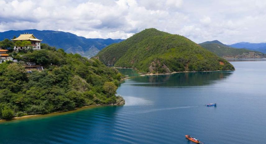 Pesona Pemandangan Musim Panas Tasik Lugu