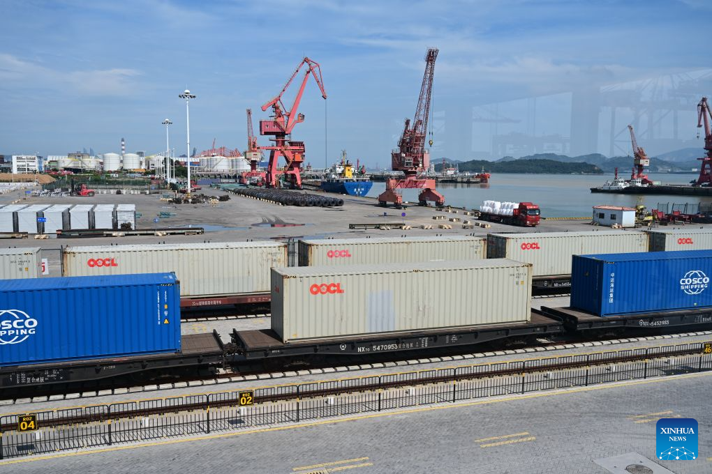 Foto bertarikh 29 Julai 2026 ini menunjukkan laluan rel antara mod laut-darat di sebuah dermaga di Xiamen, provinsi Fujian, tenggara China. (Xinhua/Lin Shanchuan)