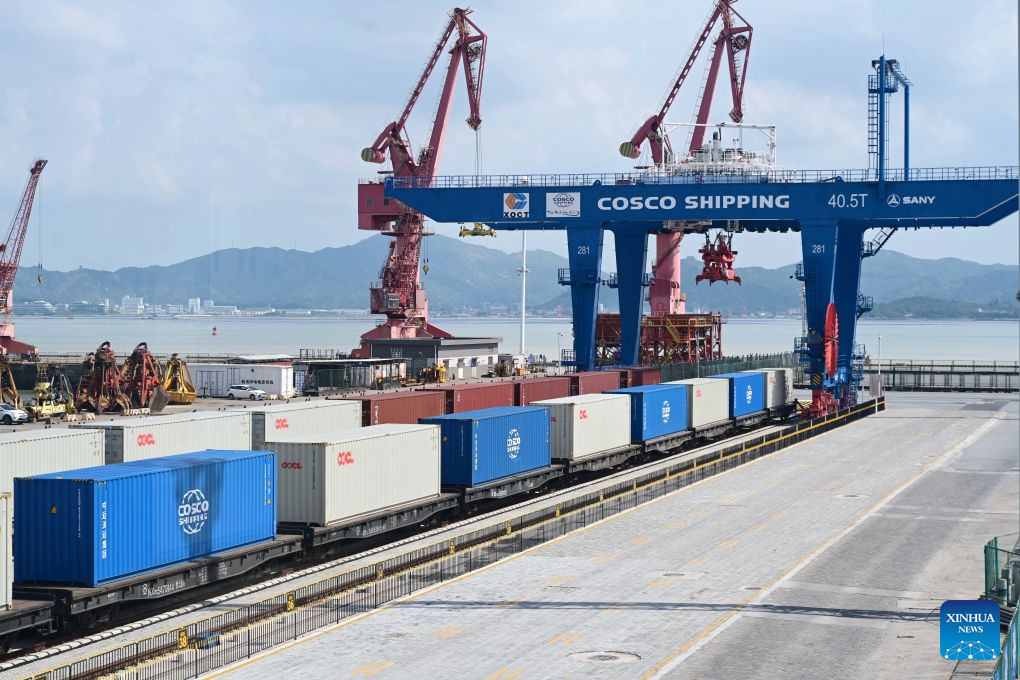 Foto bertarikh 29 Julai 2026 ini menunjukkan laluan rel antara mod laut-darat di sebuah dermaga di Xiamen, provinsi Fujian, tenggara China. (Xinhua/Lin Shanchuan)