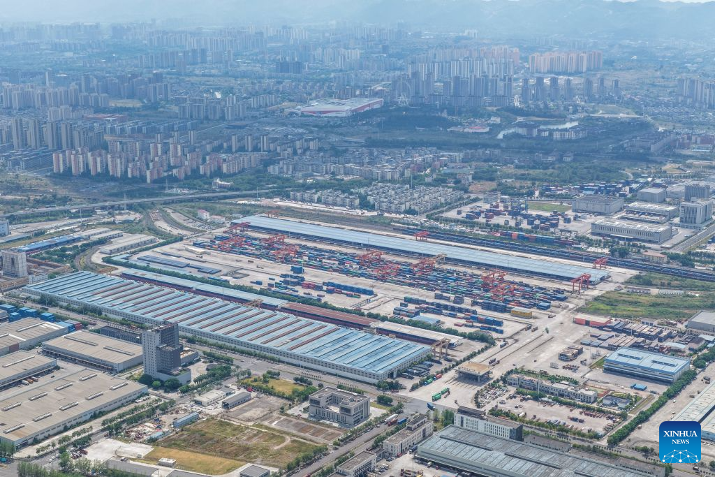 Foto dron bertarikh 28 Julai 2026 ini menunjukkan pemandangan Taman Hab Logistik Antarabangsa Chongqing, barat daya China. (Xinhua/Huang Wei)