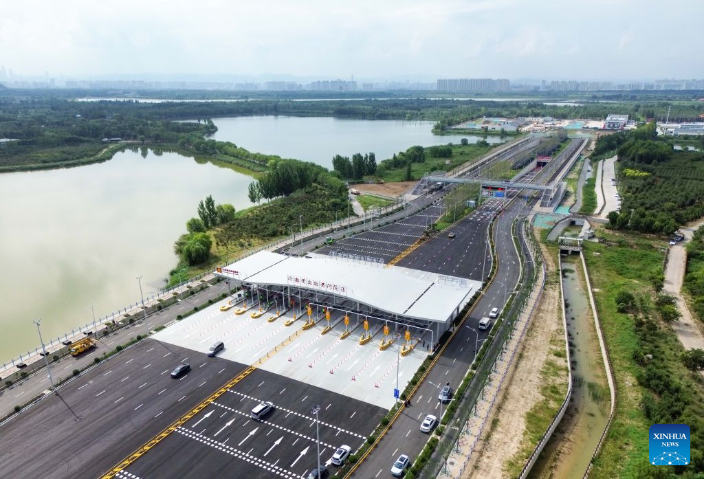 Foto udara bertarikh 25 Ogos 2026 ini menunjukkan sebuah terowong merentasi Sungai Kuning di Jinan, provinsi Shandong, timur China. (Xinhua/Zhu Zheng)