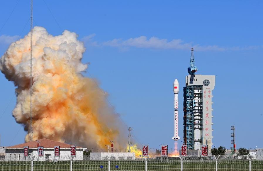 China Lancar Dua Kumpulan Satelit Deria Jauh Baharu
