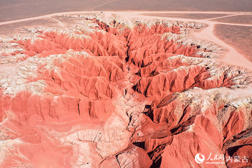 Foto menunjukkan pemandangan udara Gunung Dahong di Naomugeng Sumu, Siziwang Banner, Ulanqab, Wilayah Autonomi Mongolia Dalam, utara China. (Foto/ Lyu Haojun)