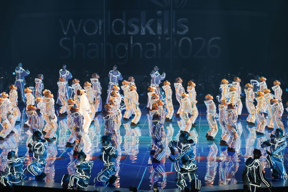 Orang dan robot membuat persembahan pada majlis pembukaan Pertandingan WorldSkills ke-48 di Shanghai, timur China, 22 September 2026. (Xinhua/Jin Liwang)