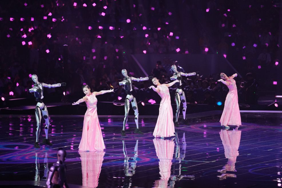 Orang dan robot membuat persembahan pada majlis pembukaan Pertandingan WorldSkills ke-48 di Shanghai, timur China, 22 September 2026. (Xinhua/Jin Liwang)