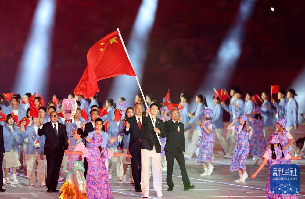 Kontinjen China berarak masuk pada majlis pembukaan Sukan Asia Aichi-Nagoya 2026, 19 September 2026. (Xinhua)