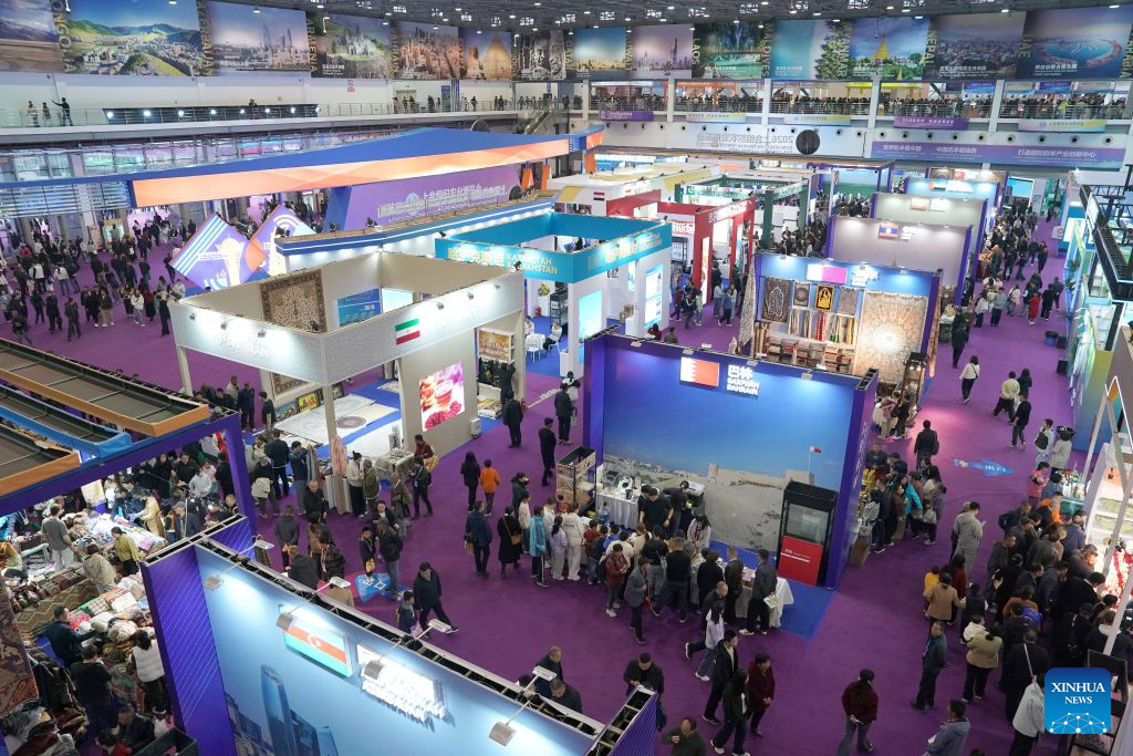 Orang melawat Pameran Teknologi Tinggi Pertanian Yangling ke-33 di provinsi Shaanxi, barat laut China, 25 Oktober 2026. (Xinhua/Shao Rui)