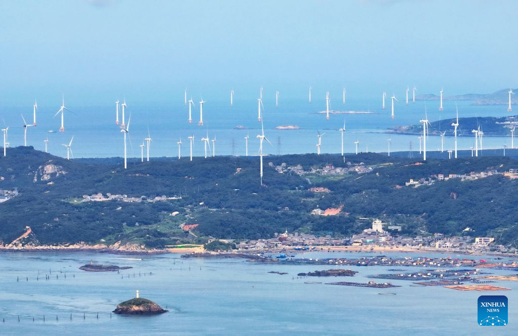 Foto dron bertarikh 30 Jun 2026 ini menunjukkan ladang angin luar pesisir dan tepi pantai di Pingtan, provinsi Fujian, tenggara China. (Foto oleh Lin Shanchuan/Xinhua)