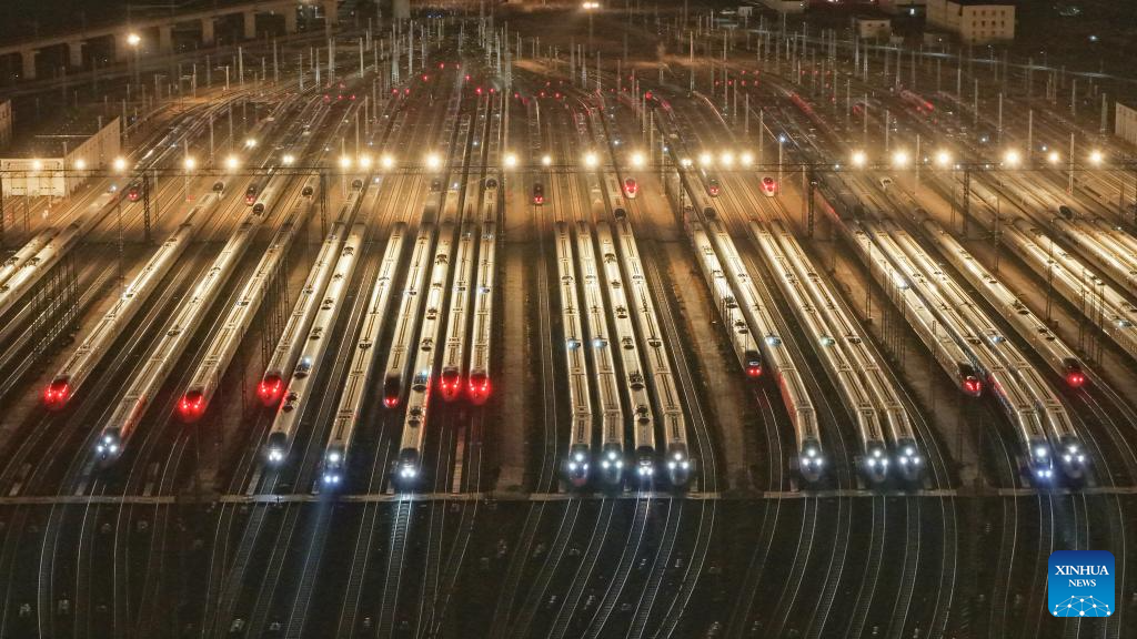 Foto dron bertarikh 2 Februari 2026 ini menunjukkan kereta api berkelajuan tinggi di sebuah depoh penyenggaraan di Tianjin, utara China. (Yang Baosen/Xinhua)