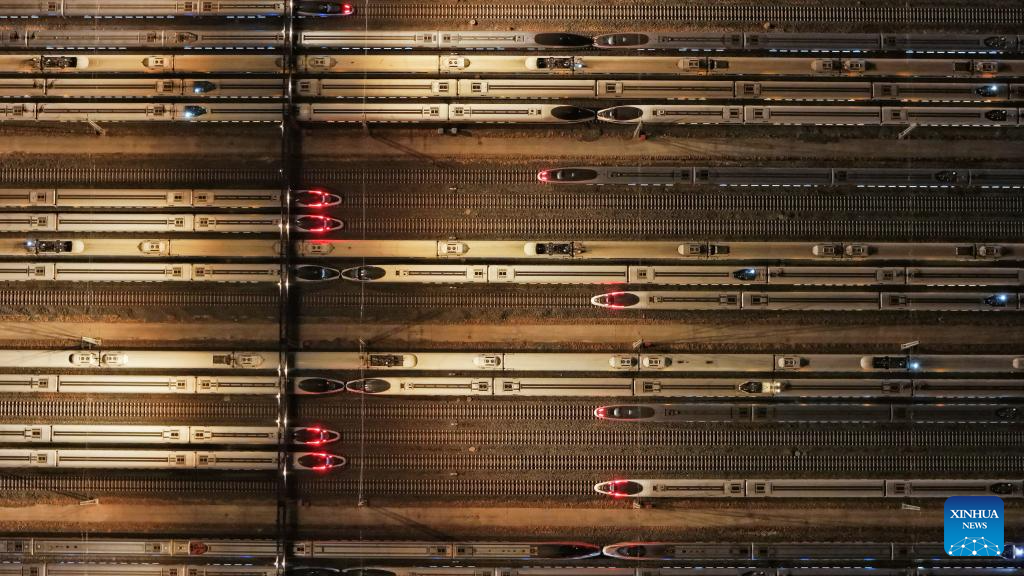 Foto dron bertarikh 2 Februari 2026 ini menunjukkan kereta api berkelajuan tinggi di sebuah depoh penyenggaraan di Tianjin, utara China. (Yang Baosen/Xinhua)