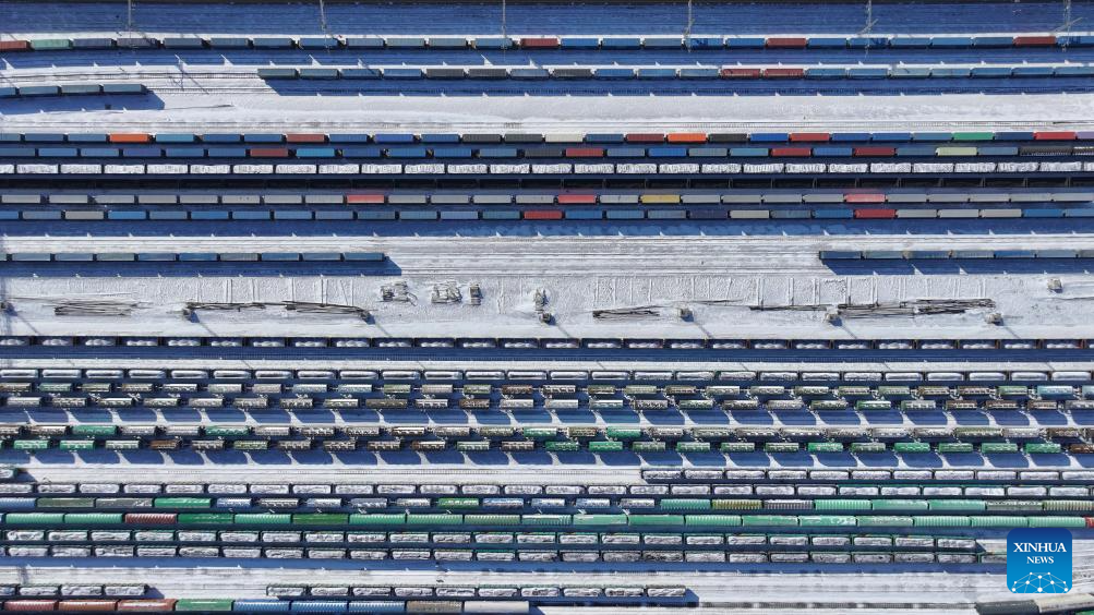 Foto dron pada 26 Februari 2026 ini menunjukkan tren kargo China-Eropah menunggu untuk berlepas dari Stesen Kereta Api Manzhouli di Wilayah Autonomi Mongolia Dalam, utara China. (Foto oleh Huang Xu/Xinhua)