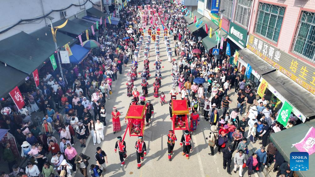 Foto dron bertarikh 19 April 2026 menunjukkan persembahan yang dibuat oleh penduduk kampung pada satu acara sambutan Pesta Sanyuesan di Taizhou, provinsi Jiangsu, timur China. (Foto oleh Tang Dehong/Xinhua)