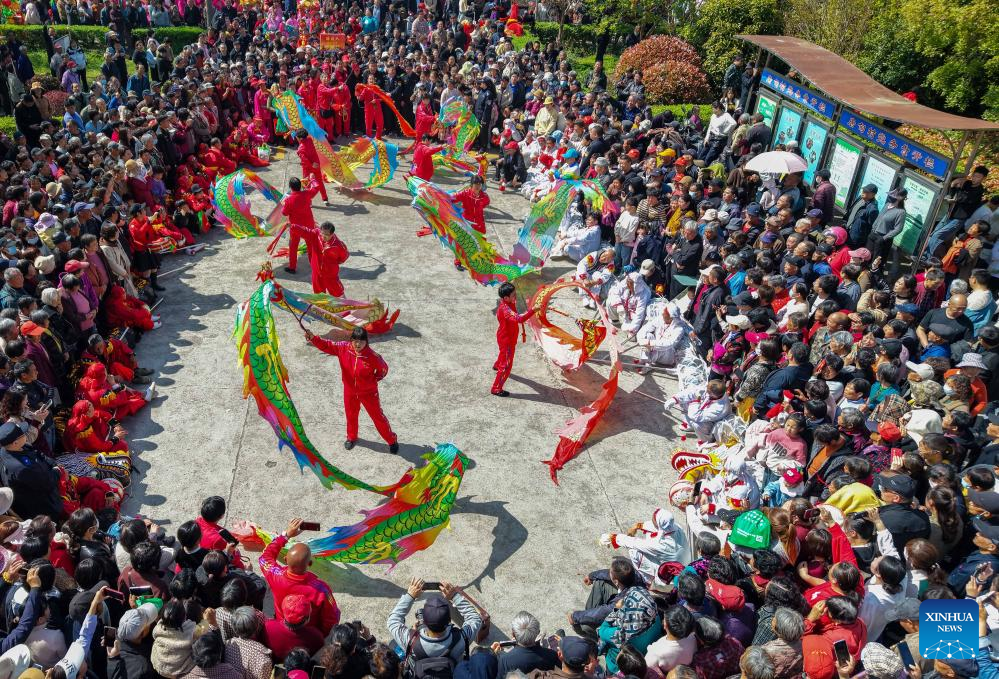 Foto dron bertarikh 19 April 2026 menunjukkan persembahan yang dibuat oleh penduduk kampung pada satu acara sambutan Pesta Sanyuesan di Taizhou, provinsi Jiangsu, timur China. (Foto oleh Tang Dehong/Xinhua)