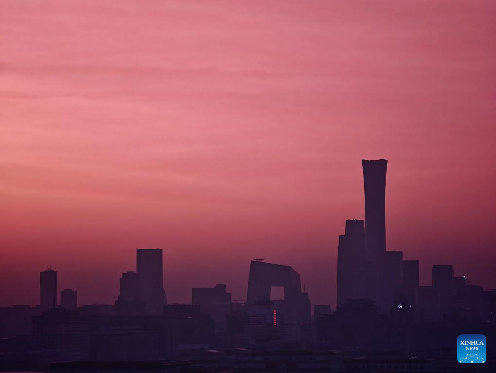 Foto yang diambil pada 21 April 2026 ini menunjukkan pemandangan cahaya matahari pagi di Beijing, ibu negara China. (Foto oleh Wen Hongzheng/Xinhua)