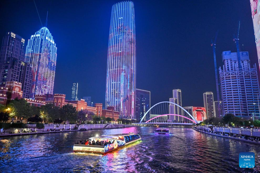 Foto menunjukkan panorama malam di Tianjin, utara China, 24 April 2026. (Xinhua/Sun Fanyue)
